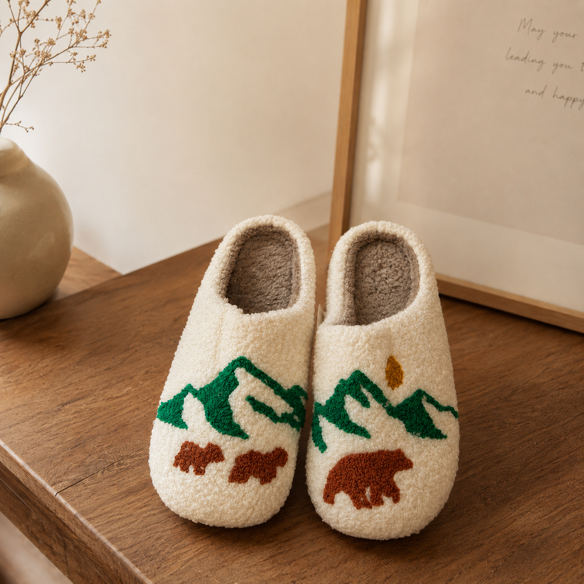 Canadian Mountain & Bear Sherpa Slippers | Boutique LH Montréal