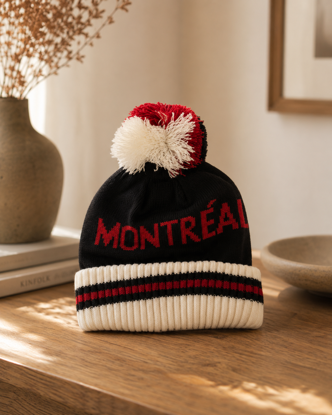 Canada & Montréal Maple Leaf Pompom Beanie – Winter Hat Souvenir | Boutique LH Montréal